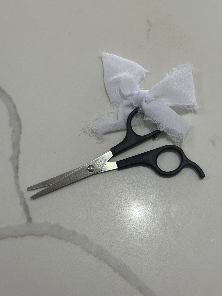 מספריים לתלתל הראשון