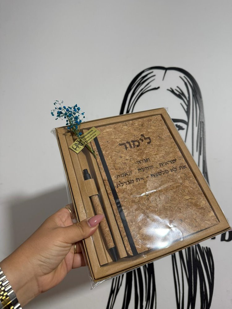 מחברת שעם כוללת עט תואם 